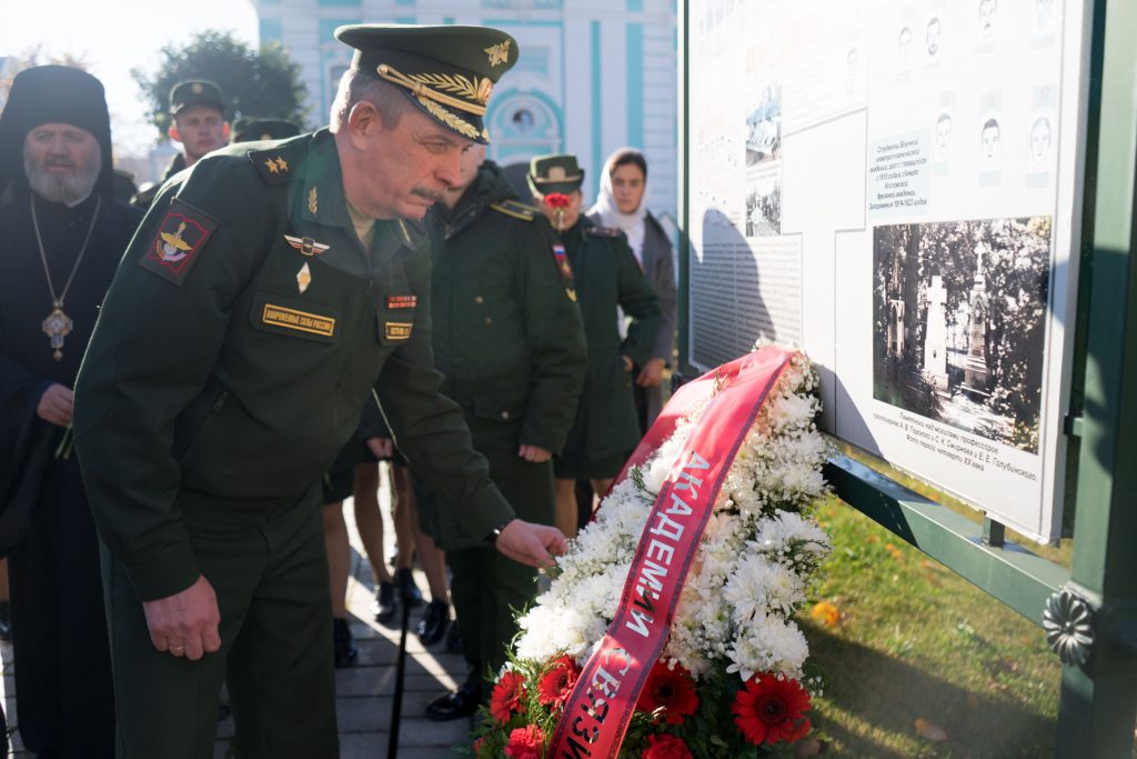 Курсанты Военной академии связи посетили  Свято — Троицкую Сергиеву Лавру