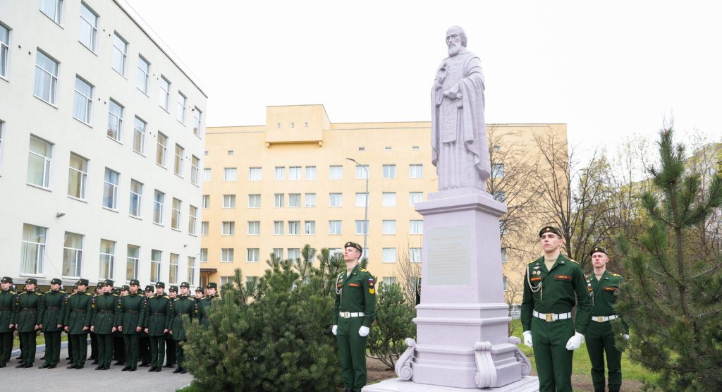 Освящен памятник Преподобному Сергию Радонежскому в Военной академии связи